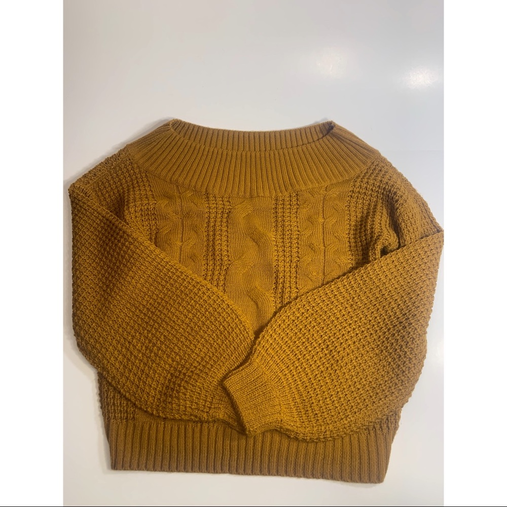 Woman sweater size medium yellow color